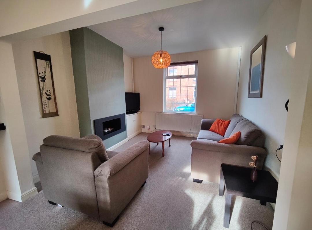 Villa Victorian Semi Detached House Behind The High Street Newton-le-Willows Exterior foto
