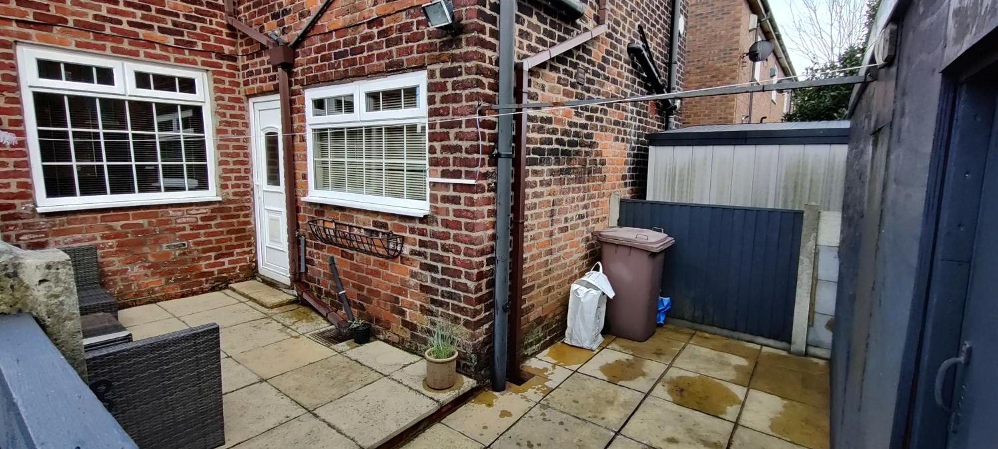 Villa Victorian Semi Detached House Behind The High Street Newton-le-Willows Exterior foto